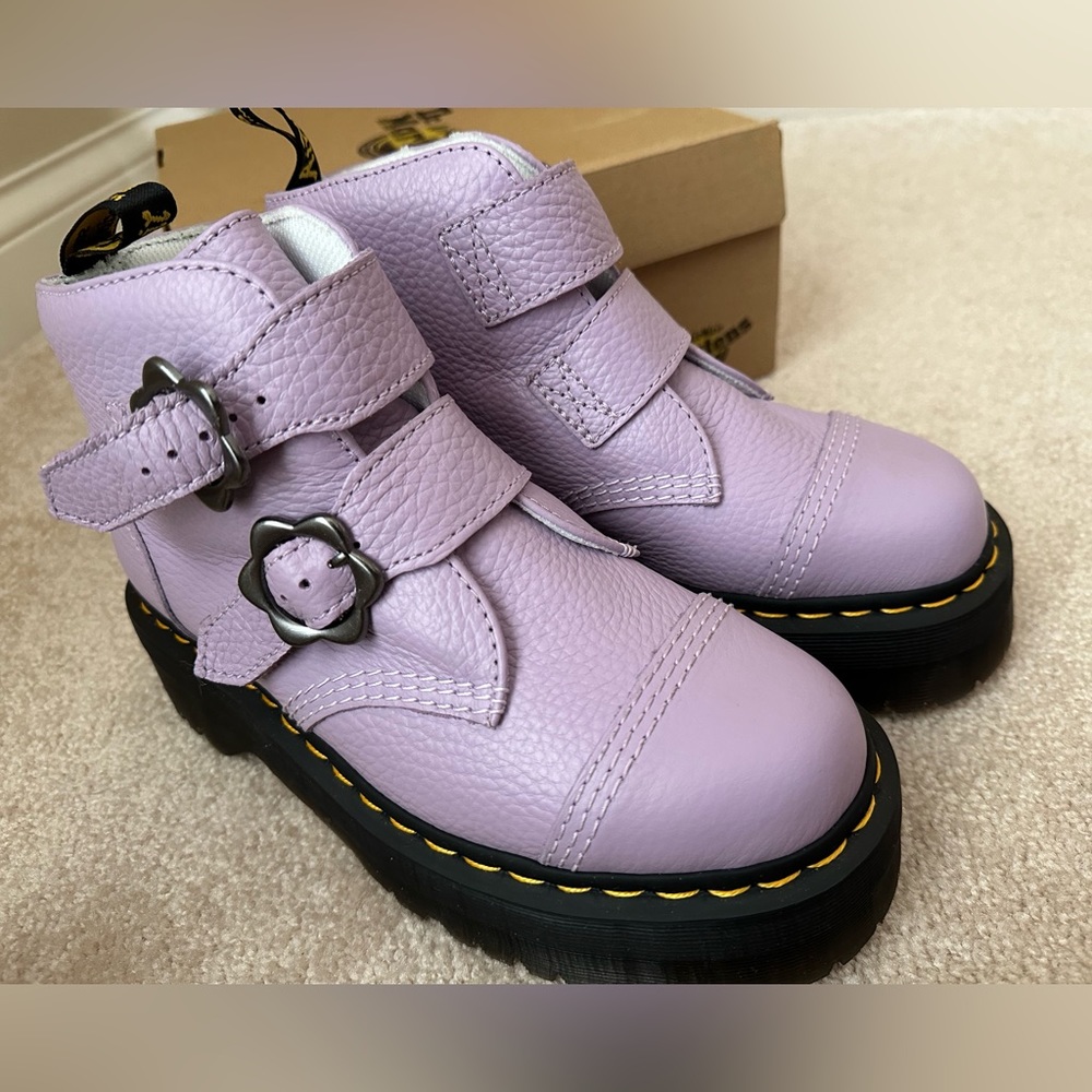 Brand new Doc Martens Devon Flower boots in Lilac size US 8, UK 6